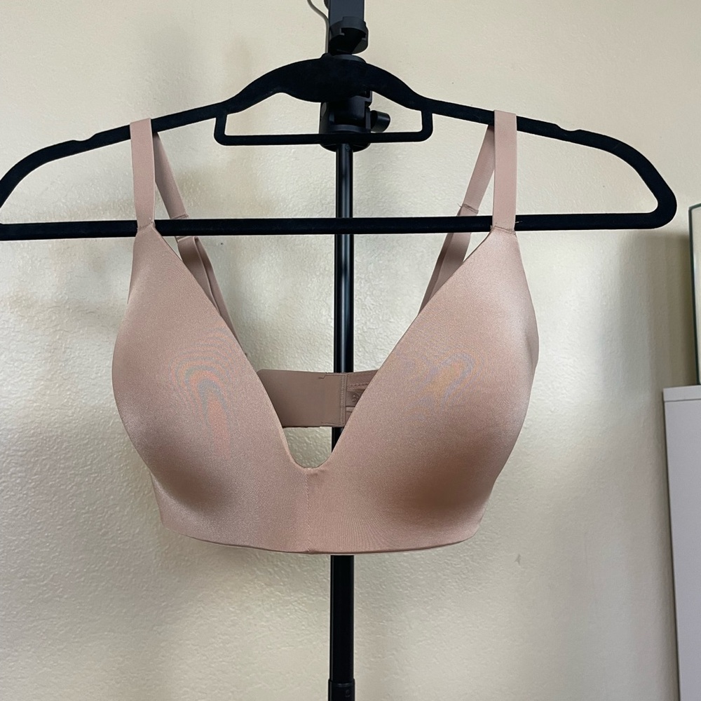 Skims wireless form t-shirt Demi bra